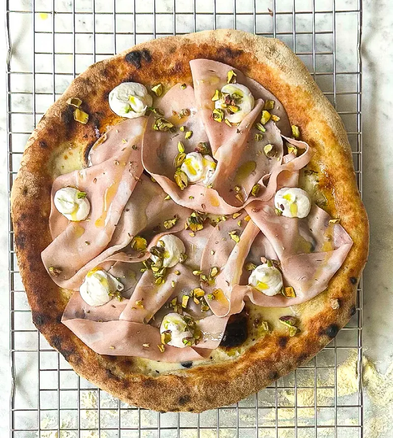 Pizza Bianca met Fior di Latte, Mortadella & Whipped Ricotta
