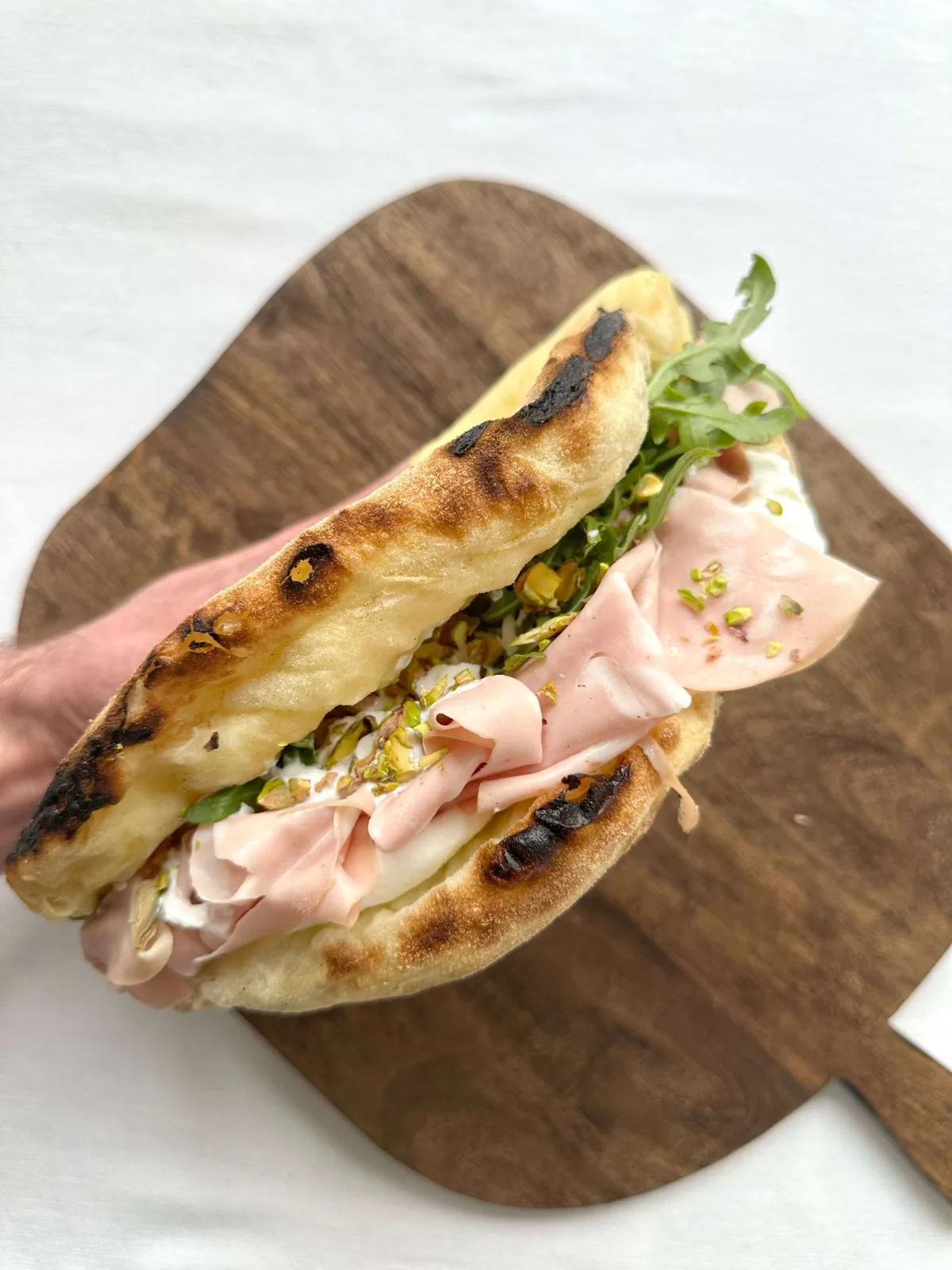 Pizzasandwich met Mortadella en Pistachepesto